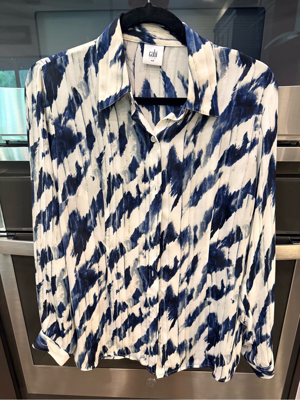 Vintage Cabi Women’s Navy and White Patterned Button-Up Shirt